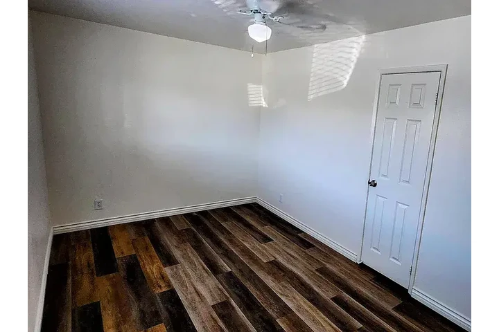 $1200 : Remodeled and features 2 bedro image 7