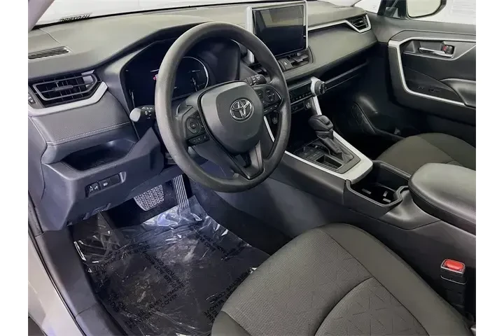 $25800 : Toyota RAV4 2024 XLE 4dr SUV image 9