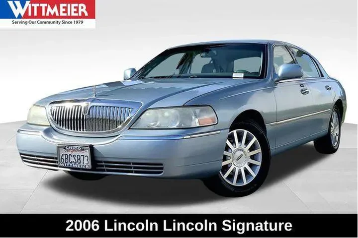$11985 : Lincoln Town Car 2006 Signat image 1