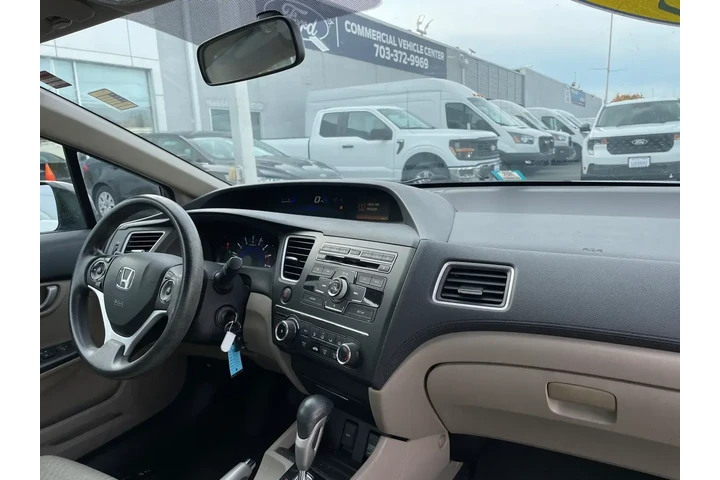 $10900 : Honda Civic 2014 LX 4dr Seda image 5