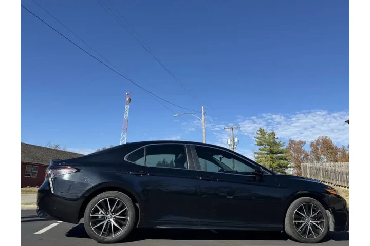 $14999 : 2021 Camry SE image 8