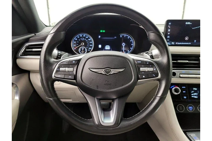 $27998 : Genesis G70 2024 2.5T Standa image 10
