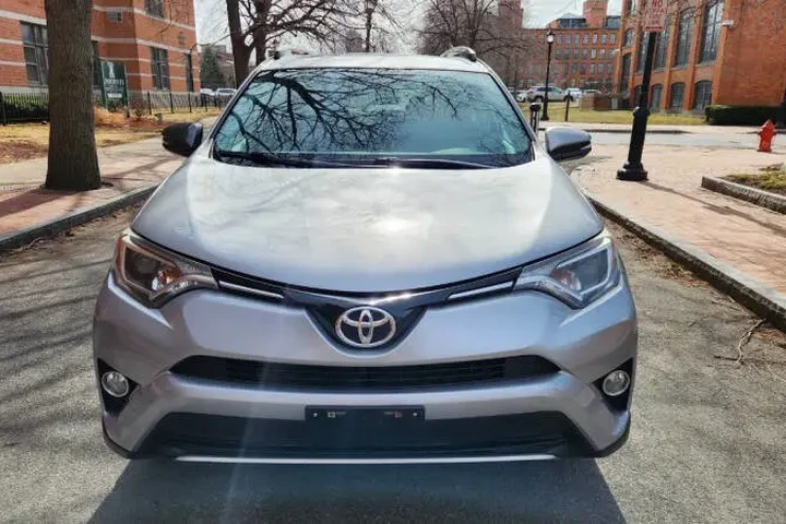 $13900 : 2016 RAV4 XLE image 10