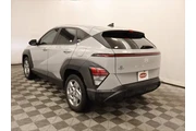 $17109 : Hyundai KONA 2024 SE 4dr Cro thumbnail