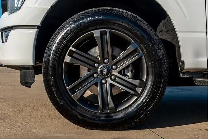 $35162 : Ford F-150 2022 4x4 XLT 4dr image 5