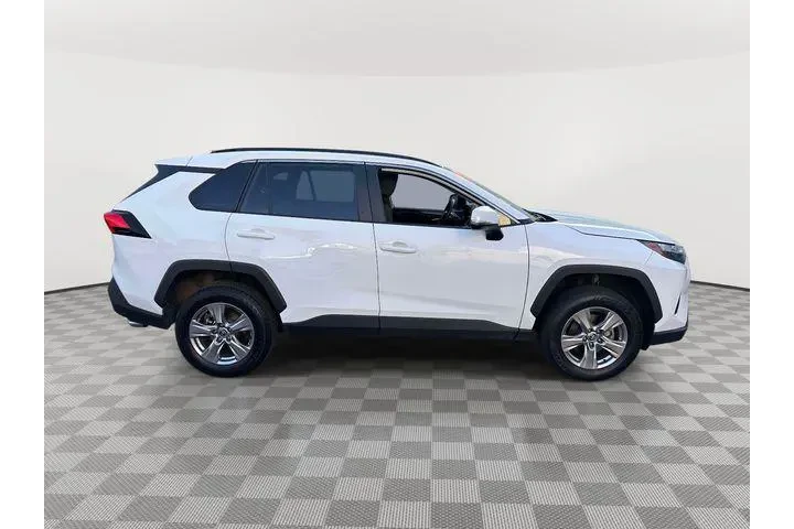 $23995 : Toyota RAV4 2023 XLE 4dr SUV image 2