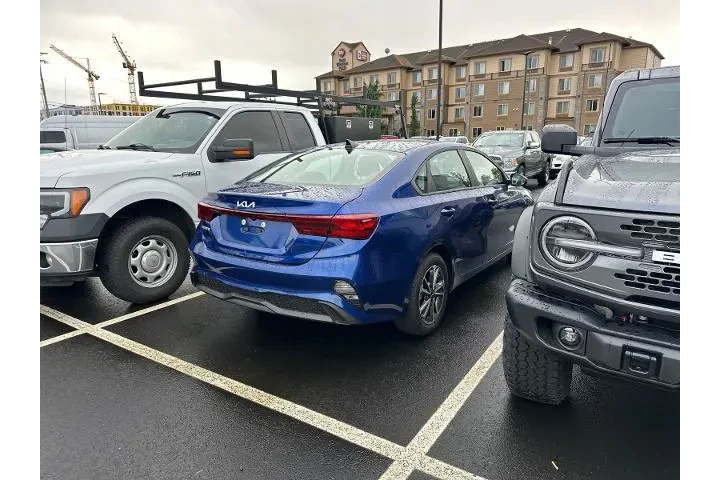 $18922 : Kia Forte 2023 LXS 4dr Sedan image 5