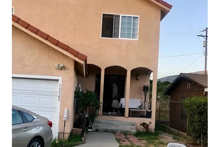 $1650 : SINGLE 3BR 13568 Kismet Ave, image 3