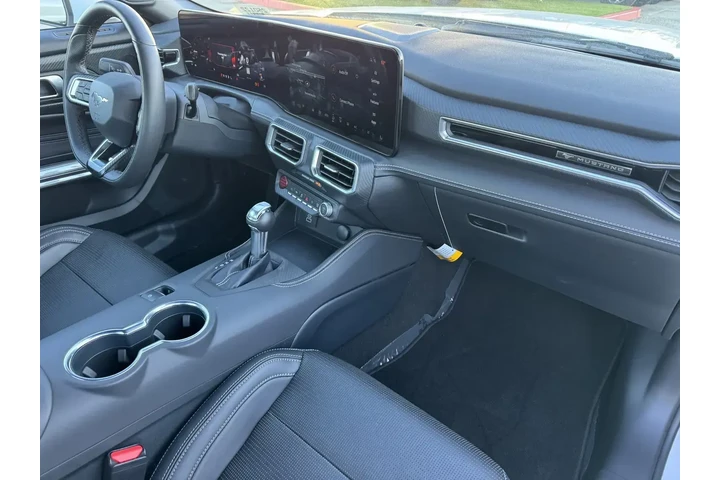 $35665 : Ford Mustang 2025 EcoBoost 2 image 5