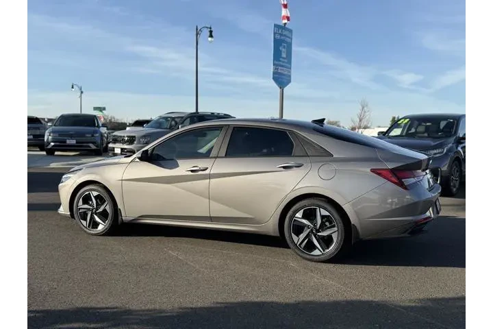 $17992 : Hyundai ELANTRA 2023 SEL 4dr image 3