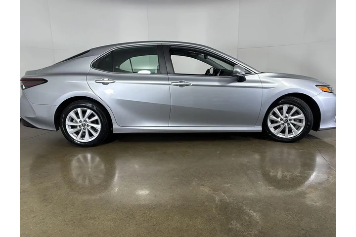 $27605 : 2022 Camry LE image 8