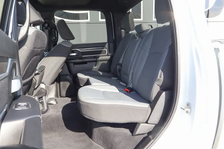 $46988 : 2024 2500 Big Horn 4x4 Crew C image 8