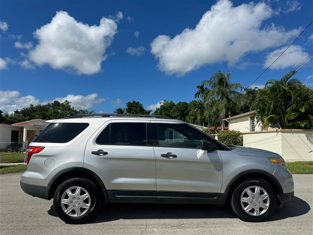 $6300 : 2013 Ford Explorer image 9