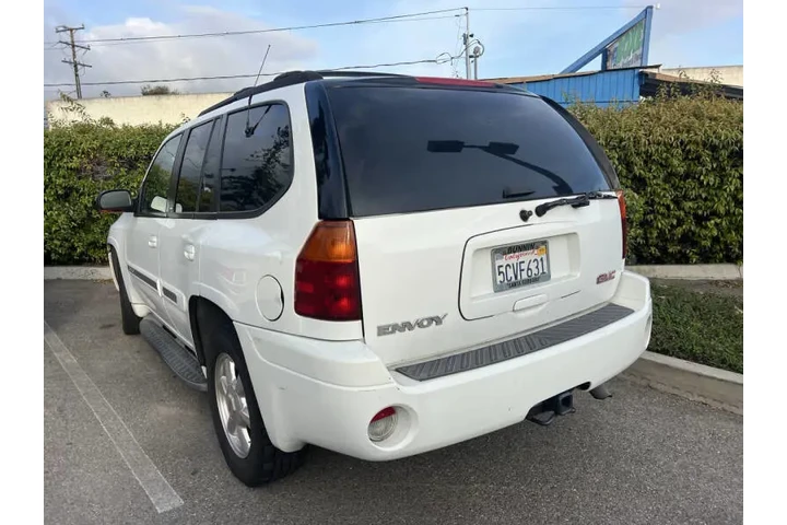 $5000 : 2003 GMC Envoy SLT image 2