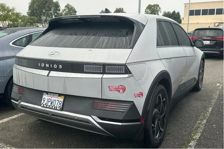 $23990 : Hyundai IONIQ 5 2024 SEL 4dr image 3