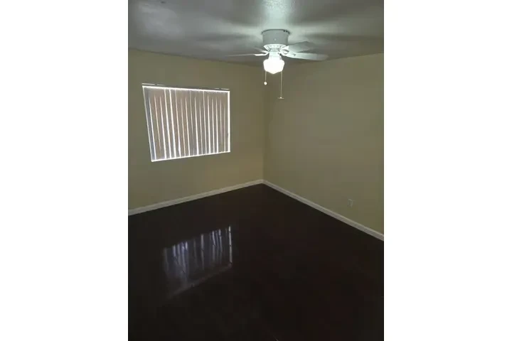MAYWOOD 5024 EAST 59TH PLACE image 2