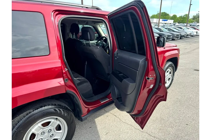 $6980 : 2017 Patriot Sport FWD image 9