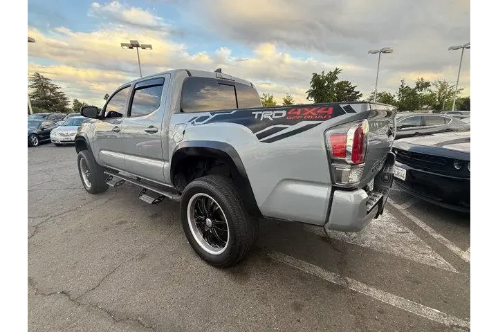 $32345 : Toyota Tacoma 2018 4x4 TRD P image 5