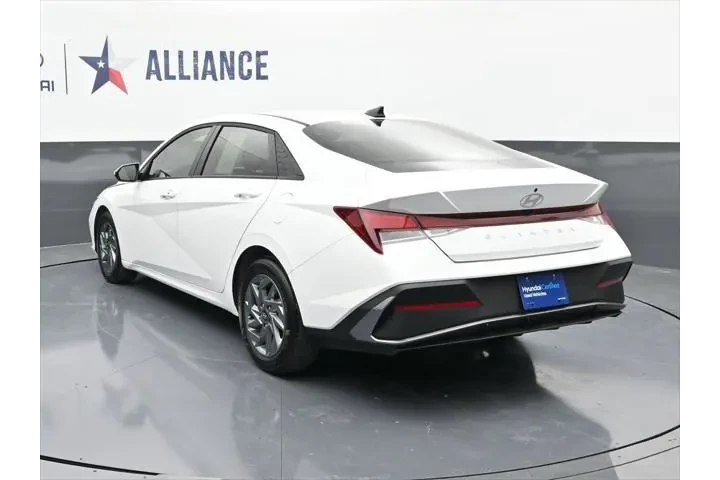 $22998 : Hyundai ELANTRA 2024 SEL 4dr image 5