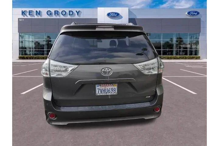 $19085 : Toyota Sienna 2017 SE 8-Pass image 3