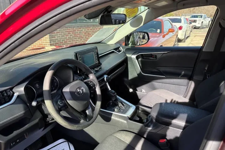 $22950 : 2019 RAV4 Hybrid LE image 8