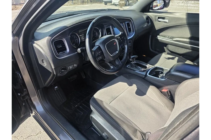 $8900 : 2015 Charger SE image 10