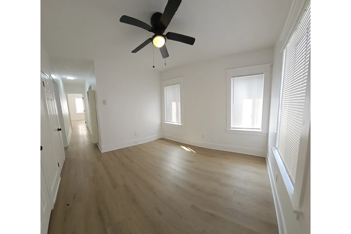 $1795 : Se Renta Long Beach 1 rec image 2