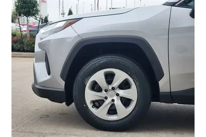 $25498 : Toyota RAV4 2024 AWD LE 4dr image 8