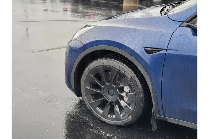 $30397 : Tesla Model Y 2022 AWD Long image 10