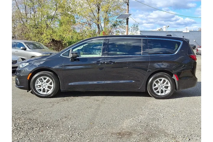 $28999 : Chrysler Pacifica 2023 Touri image 2