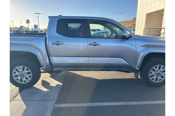 $35900 : Toyota Tacoma 2024 4x2 SR5 4 image 9