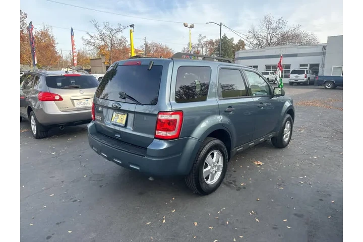2010 Escape XLT image 6