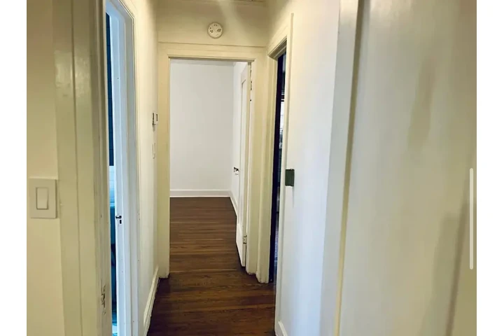 $1500 : Located in desirable Mid-City image 7