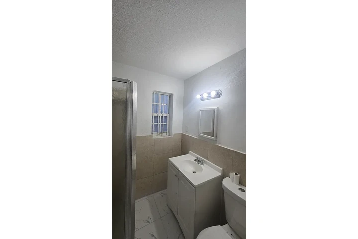 $1700 : North Miami 4 Bed & 2 Bath image 2
