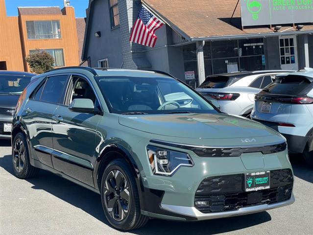 $28900 : Used 2023 Niro EV Wave for sa image 4