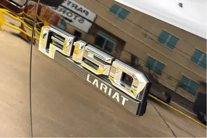 $28977 : Ford F-150 2016 4x4 Lariat 4 image 5