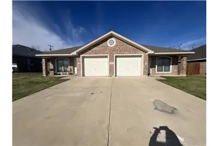 $1295 : Rental property with 3 bedro image 1