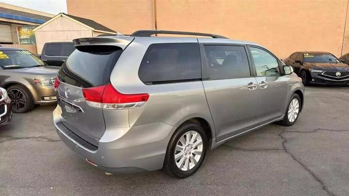 $15888 : 2014 TOYOTA SIENNA image 5