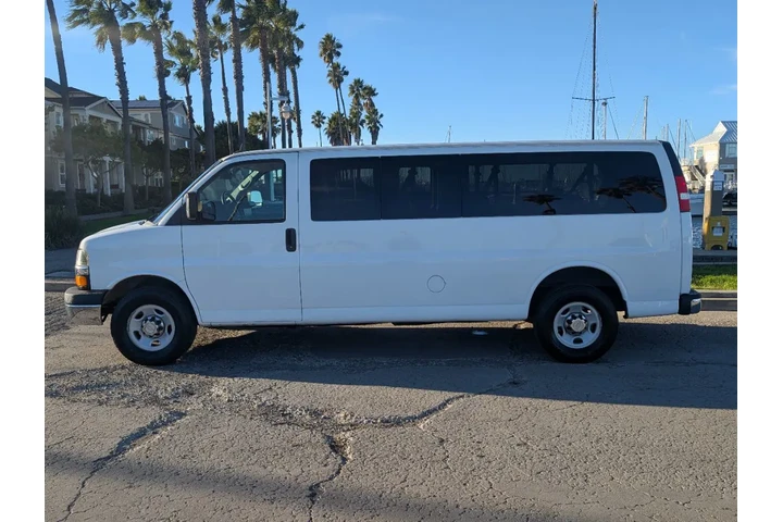 $20988 : 2013 Express Passenger LT image 9