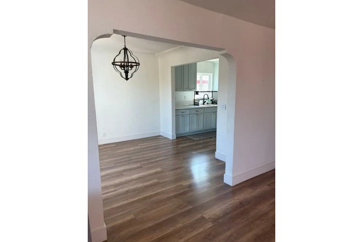 $2400 : Beautiful 3 bedroom home in LA image 3