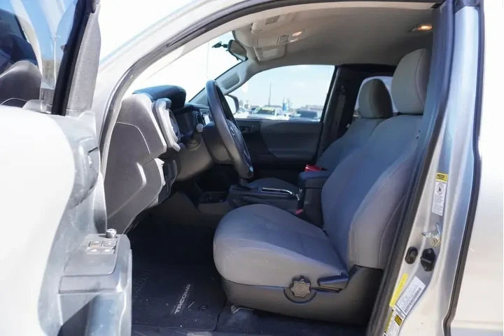 $19488 : Toyota Tacoma 2016 4x2 SR5 4 image 7