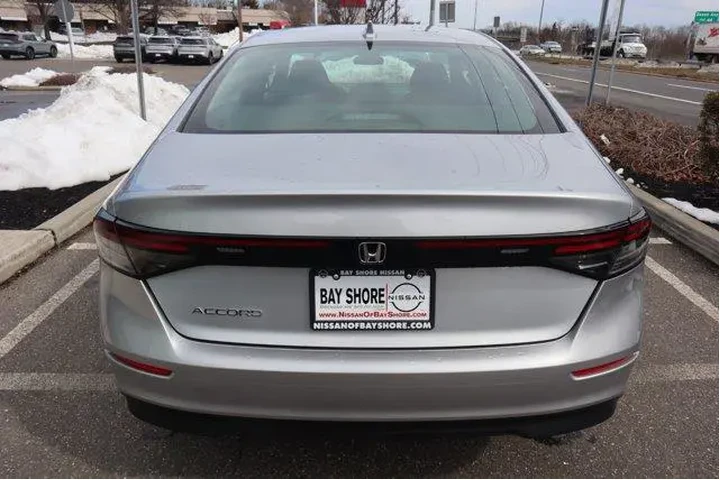 $22078 : Honda Accord 2024 LX 4dr Sed image 7