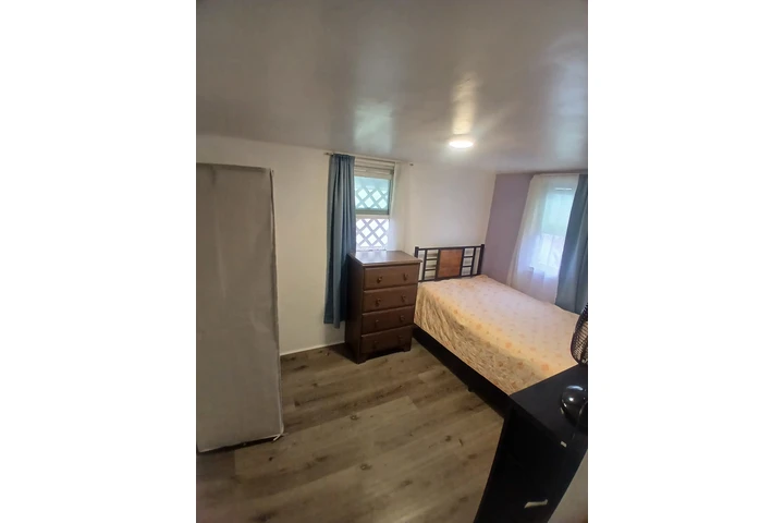 $680 : Se renta cuarto en Paramount image 1