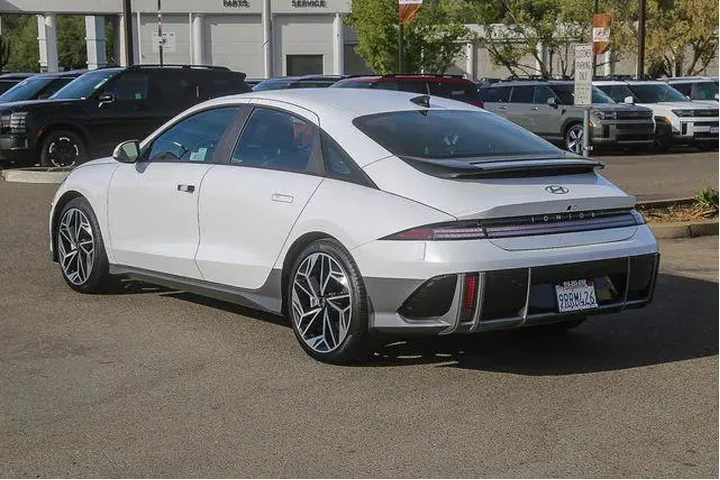 $32992 : Hyundai IONIQ 6 2025 SEL 4dr image 2