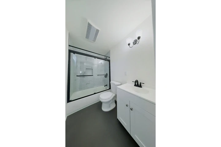 $2000 : CASA 1 HABITACION SOUTH GATE!! image 7