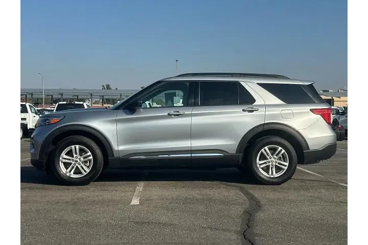 $30945 : Ford Explorer 2023 AWD XLT 4 image 7