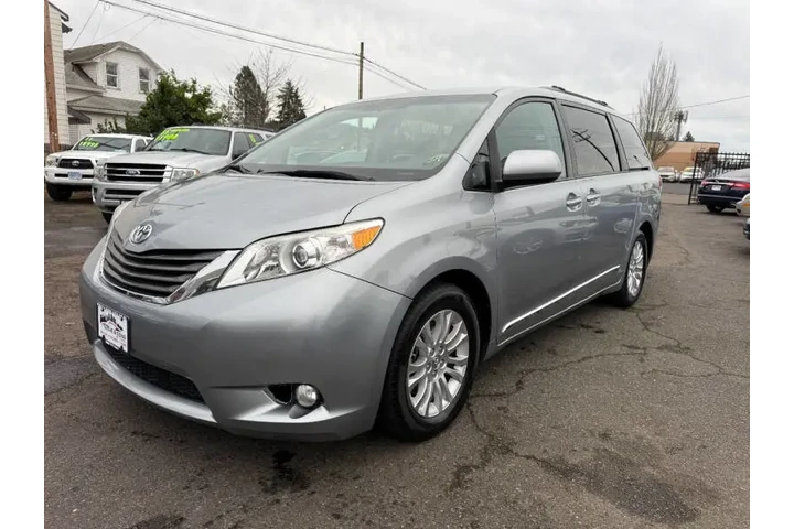 $8495 : 2013 Sienna XLE 7-Passenger A image 6