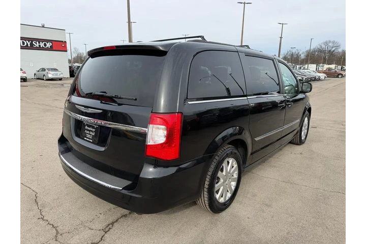 $5980 : 2016 Town & Country 4dr Wgn T image 2