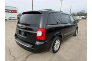 $5980 : 2016 Town & Country 4dr Wgn T thumbnail