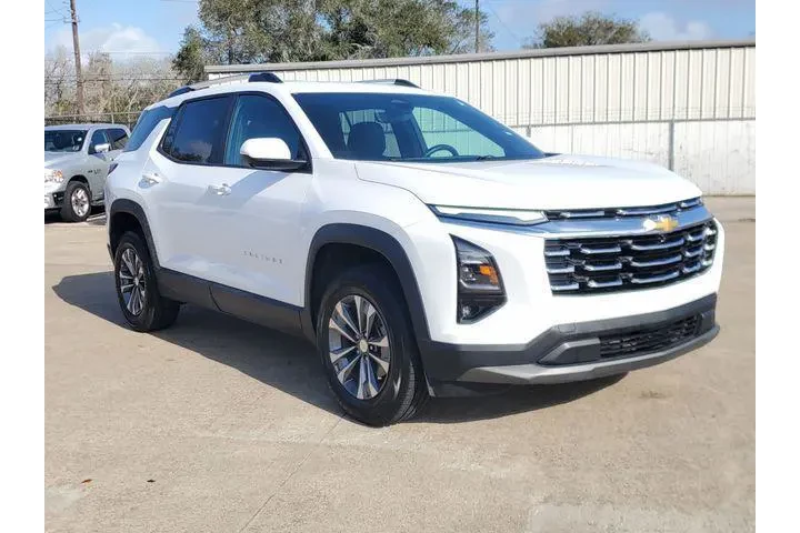 $25988 : Chevrolet Equinox 2025 LT 4d image 2